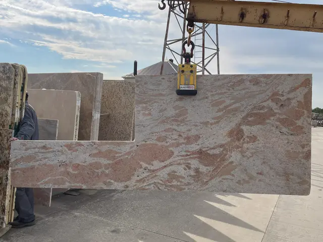 Слэб из гранита ASTORIA полированный 1800x1220x20 мм, код 20102