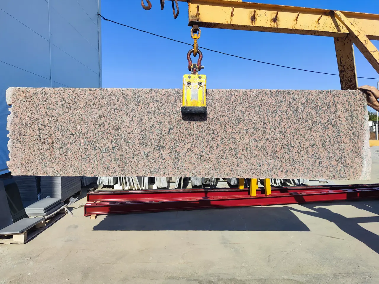 Полоса из гранита RED ASWAN полированный 2940x700x30 мм, код 22024