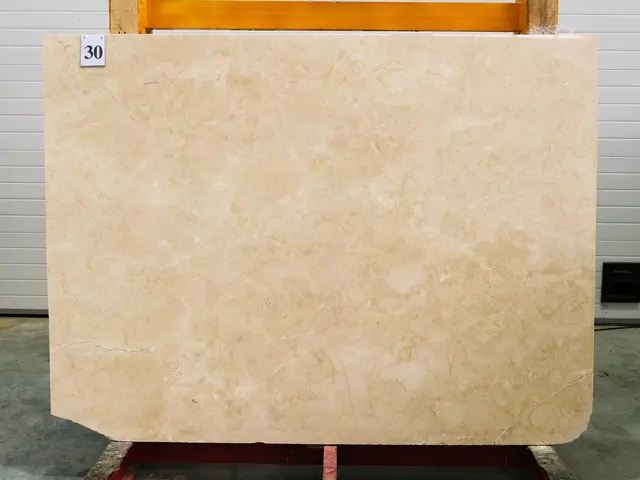 Слэб из мрамора CREMA NOVA полированный 1900x1400x30 мм, код 27606