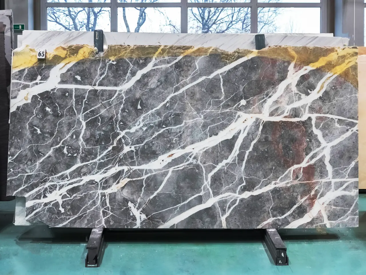 Слэб из мрамора SKYFALL полированный 2900x1300x20 мм, код 28303