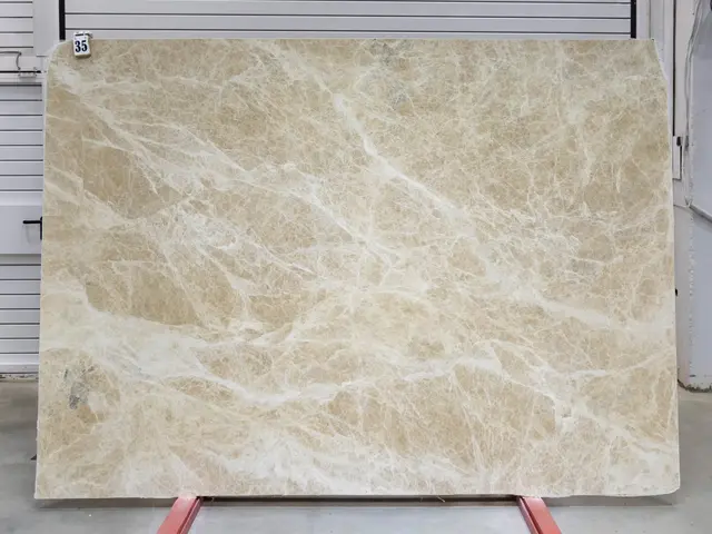 Слэб из мрамора EMPERADOR LIGHT полированный 2760x1970x20 мм, код 25778