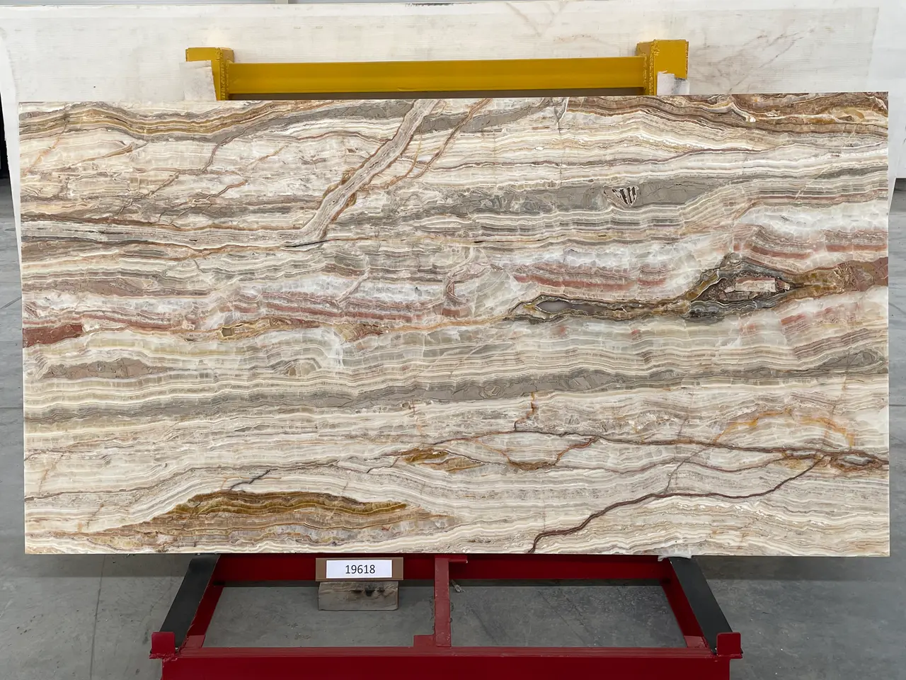 Слэб из оникса ONICE GOLDEN WAVE полированный 2700x1450x20 мм, код 19618