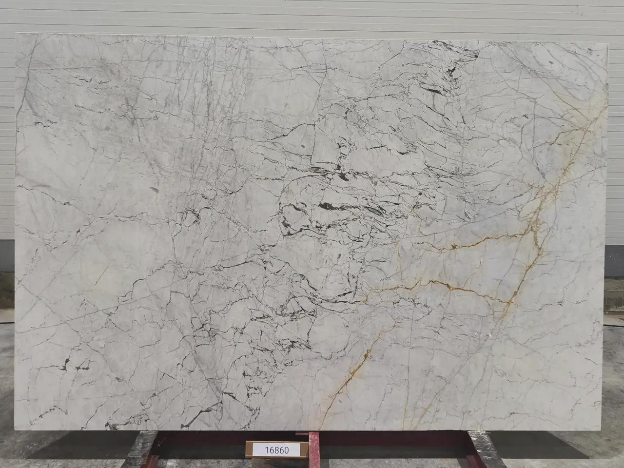 Слэб из мрамора STATUARIO полированный 2700x1800x20 мм, код 16860