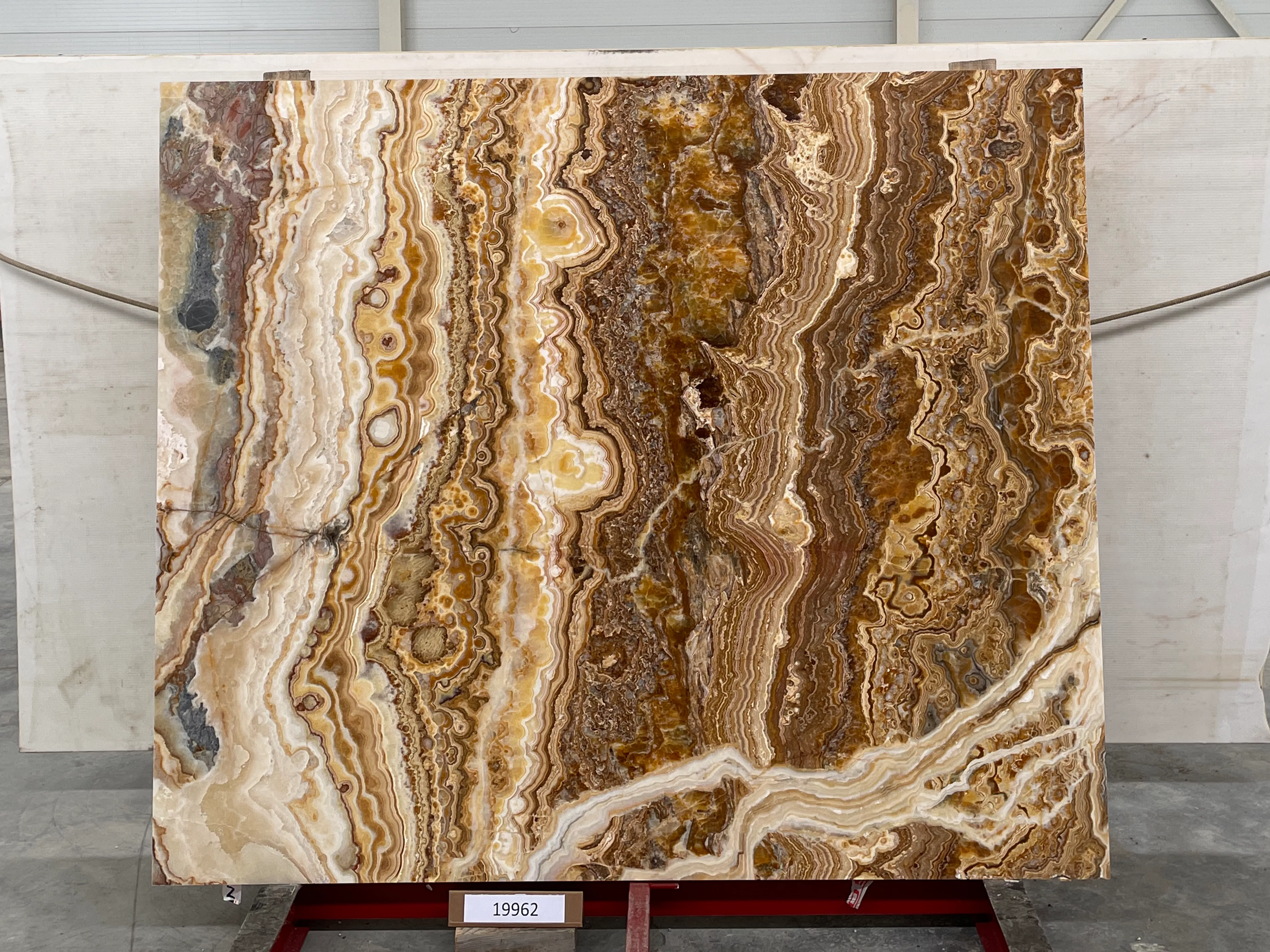 Слэб из оникса ONICE ROMANTIC BROWN полированный 2000x1700x20 мм, код 19962