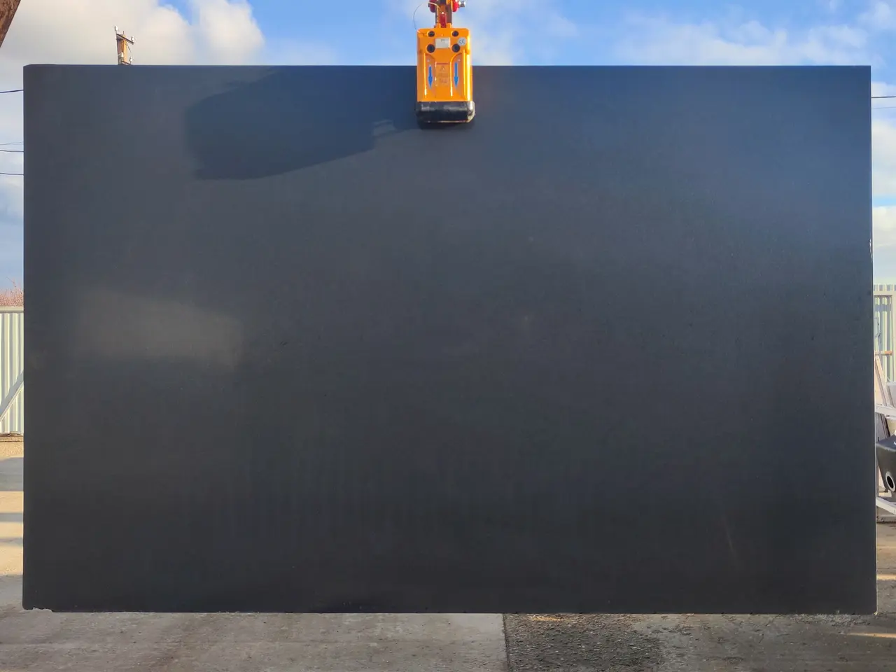 Слэб из гранита ABSOLUTE BLACK EXTRA матовый 3060x1960x20 мм, код 26437