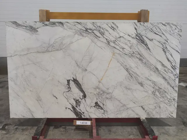 Слэб из мрамора STATUARIO полированный 2550x1450x20 мм, код 14038