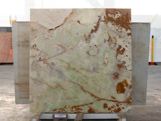 Слэб из оникса VERDE полированный 1900x1930x20 мм, код 19403