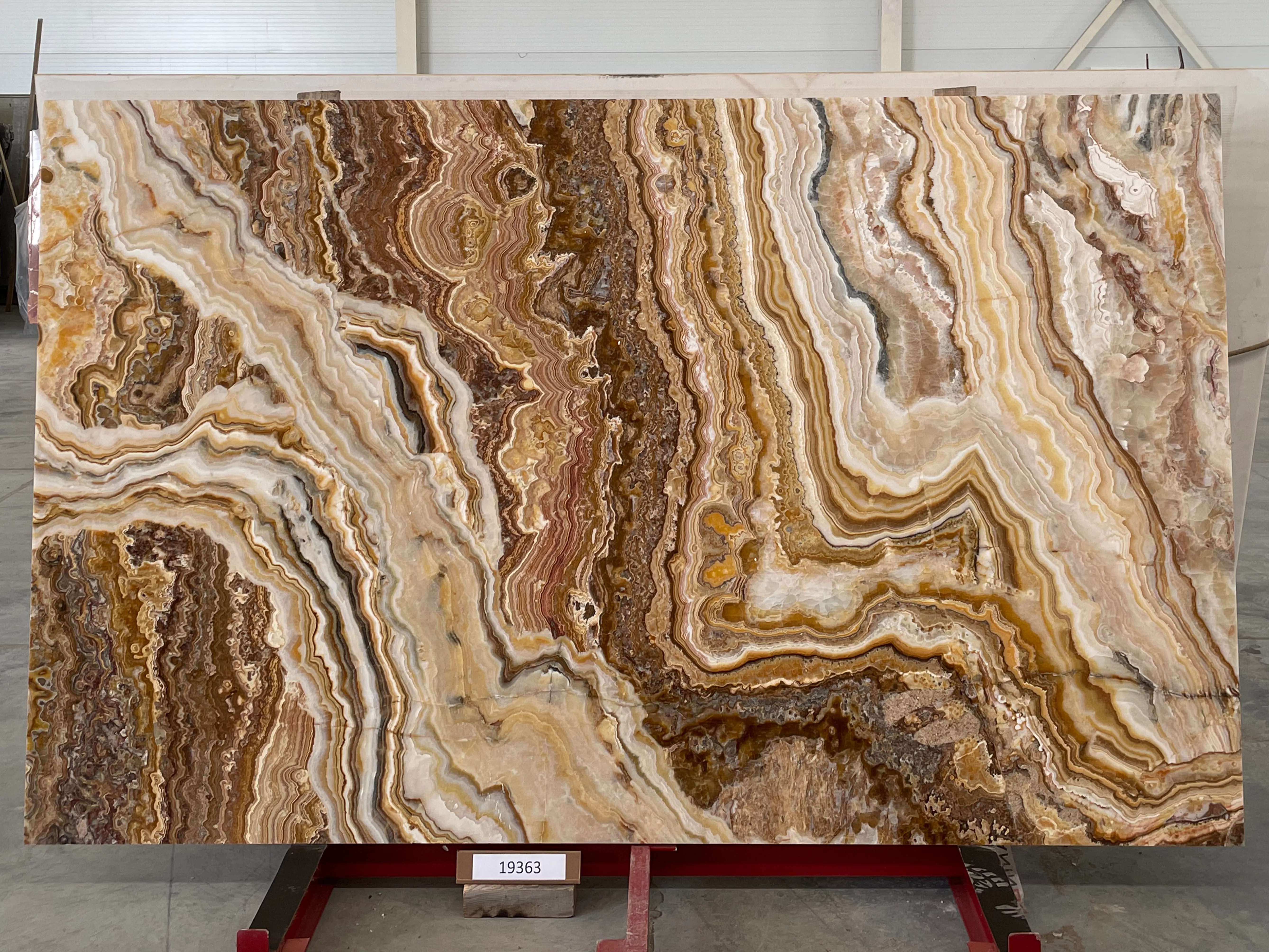 Слэб из оникса ONICE ROMANTIC BROWN полированный 2730x1680x20 мм, код 19363