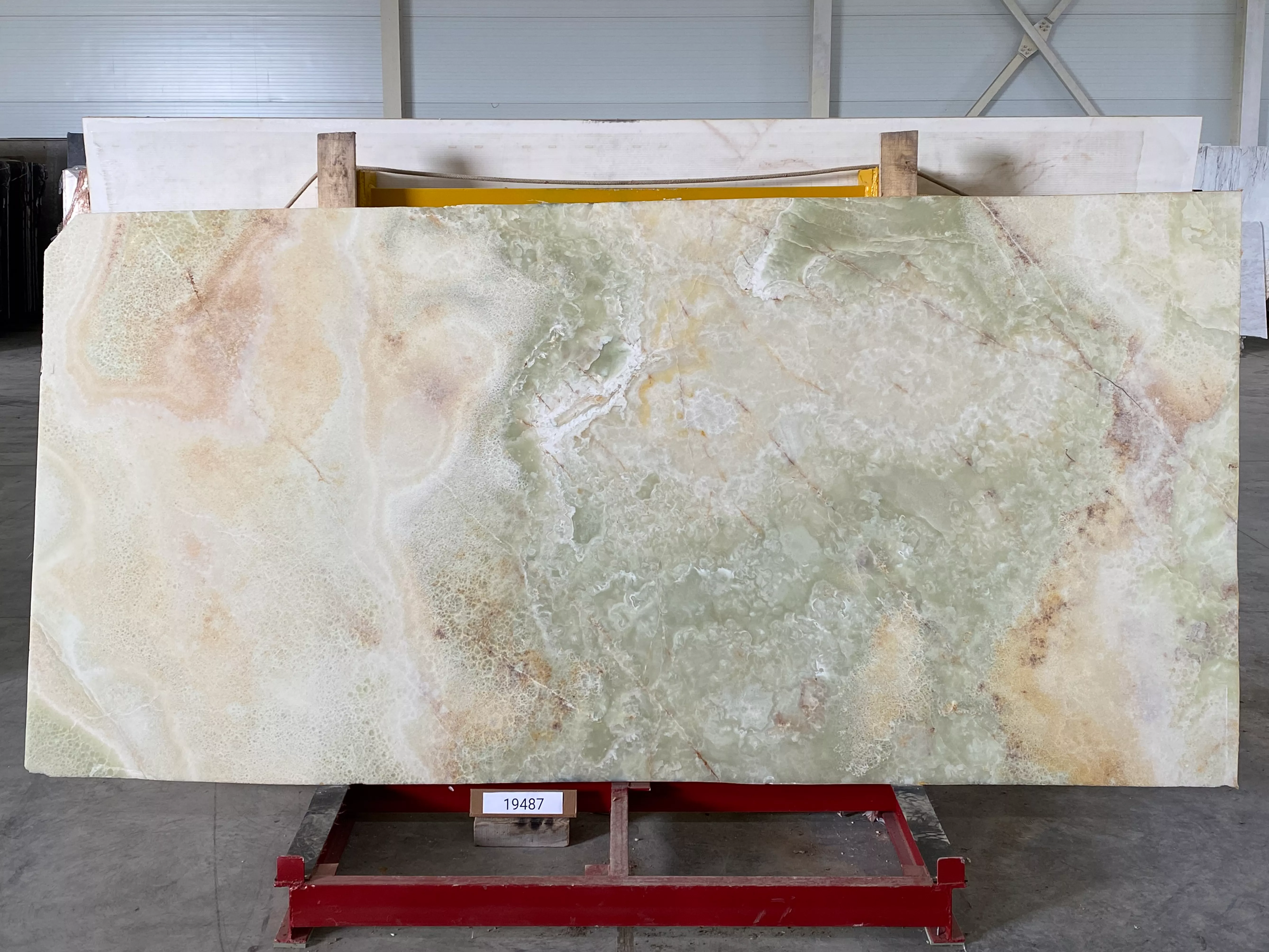 Слэб из оникса ONICE LIGHT GREEN полированный 3140x1480x20 мм, код 19487