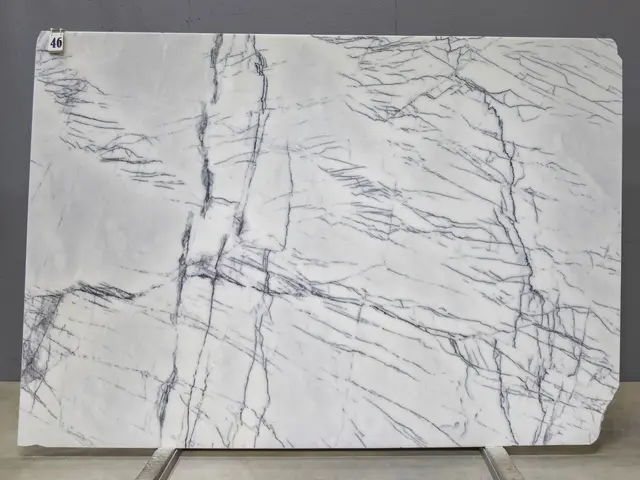 Слэб из мрамора LILAC PREMIUM полированный 2650x1850x20 мм, код 26207