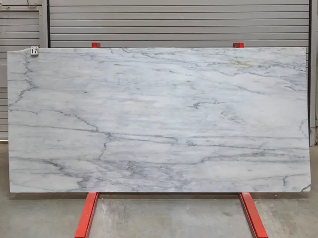 Слэб из мрамора CALACATTA OPTIMA полированный 2900x1350x20 мм, код 28149