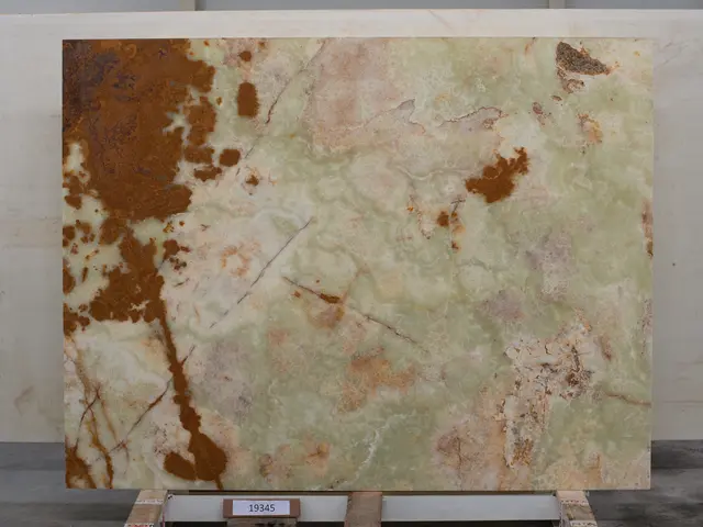 Слэб из оникса VERDE полированный 2150x1650x20 мм, код 19345