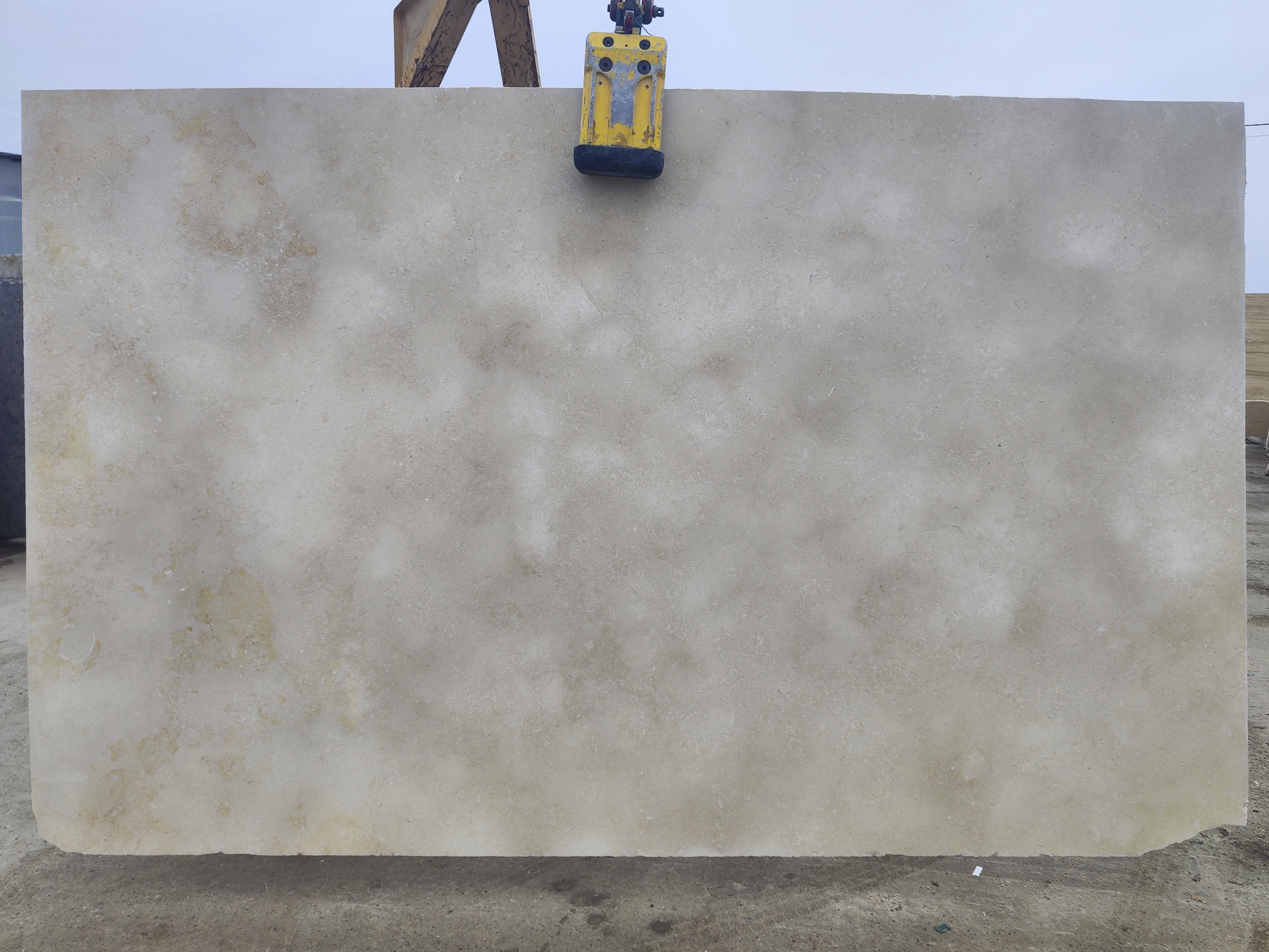 Слэб из мрамора GALALA полированный 2950x1850x30 мм, код 22962