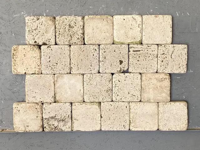 Брусчатка из ТРАВЕРТИНА галтованная 150x150x50 мм, код 9330