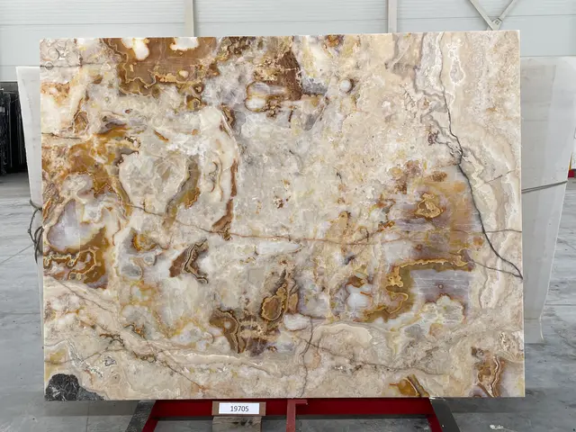 Слэб из оникса MIELE полированный 2500x1900x20 мм, код 19705