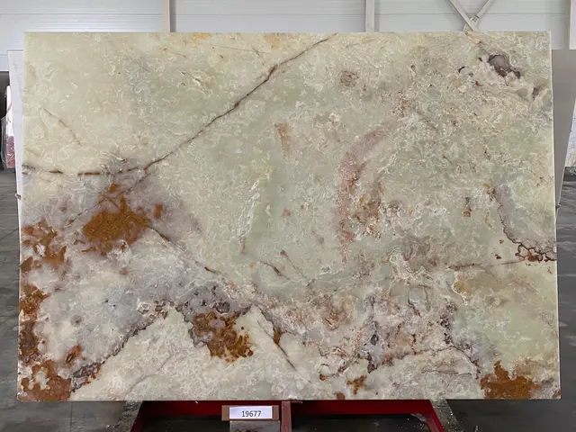 Слэб из оникса VERDE полированный 2700x1850x20 мм, код 19677