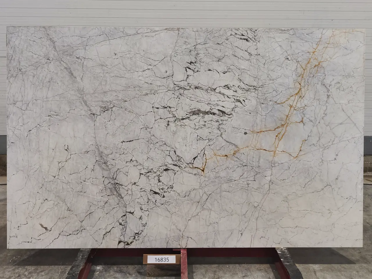 Слэб из мрамора STATUARIO полированный 2750x1700x20 мм, код 16835