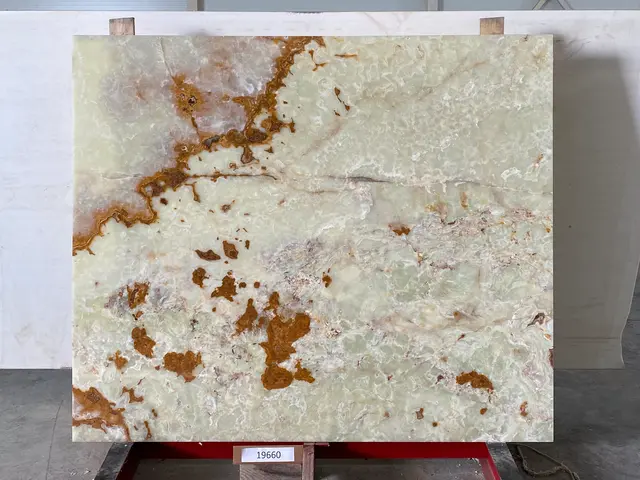 Слэб из оникса VERDE полированный 1950x1650x20 мм, код 19660