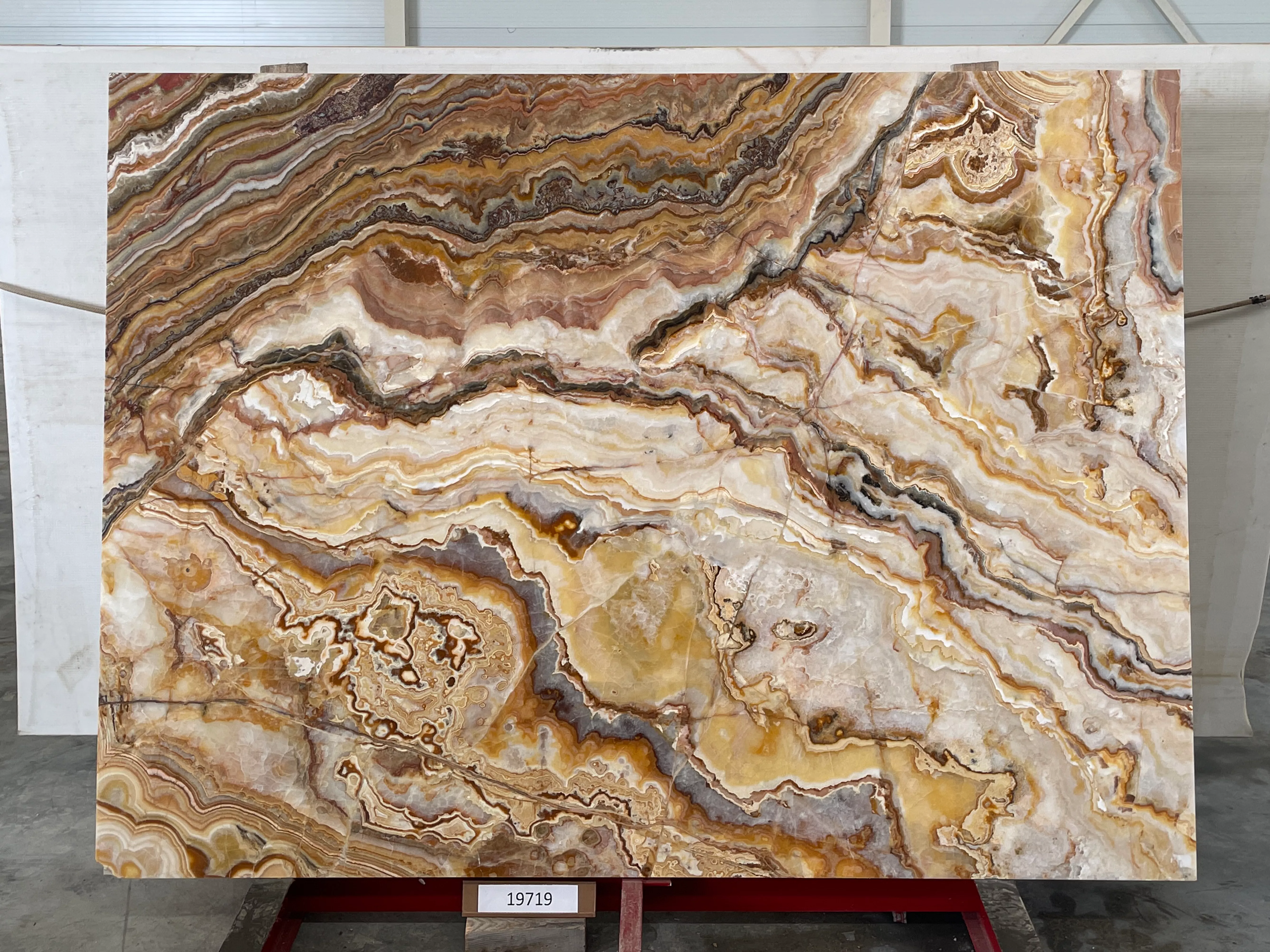 Слэб из оникса ONICE ROMANTIC BROWN полированный 2280x1680x20 мм, код 19719