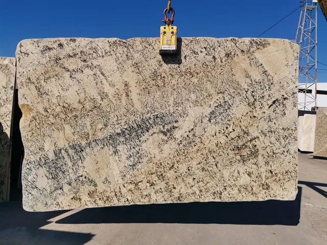 Слэб из гранита DELICATUS GOLD полированный 3050x1950x30 мм, код 15577