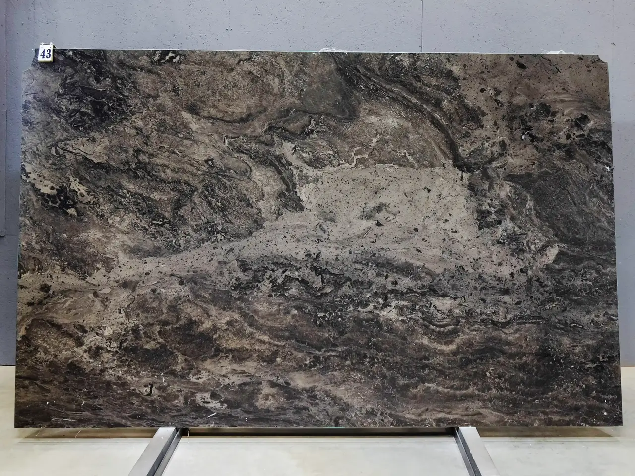 Слэб из мрамора MYSTIC BROWN FIERA LEATHER 2950x1830x20 мм, код 28268