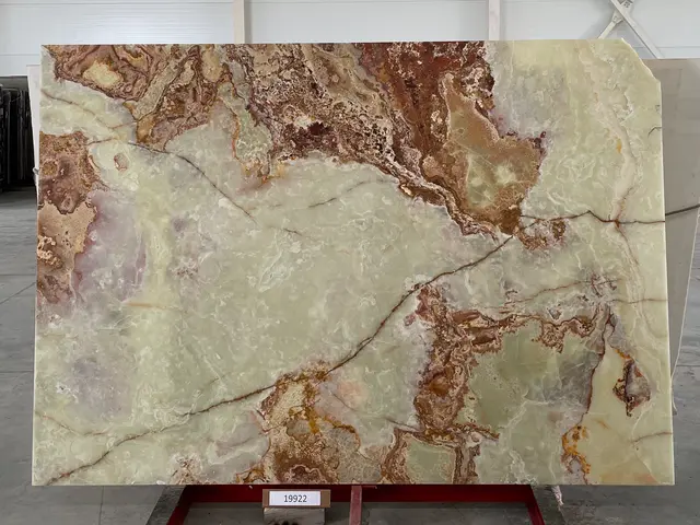 Слэб из оникса VERDE полированный 2650x1850x20 мм, код 19922