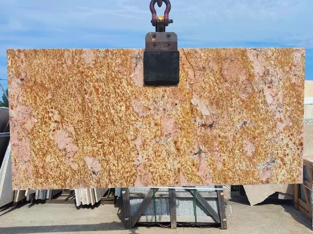 Полоса из гранита IMPERIAL GOLD полированный 1800x850x30 мм, код 25275