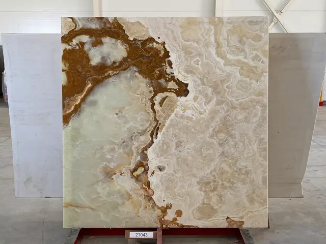 Слэб из оникса VERDE полированный 1840x1900x20 мм, код 21043