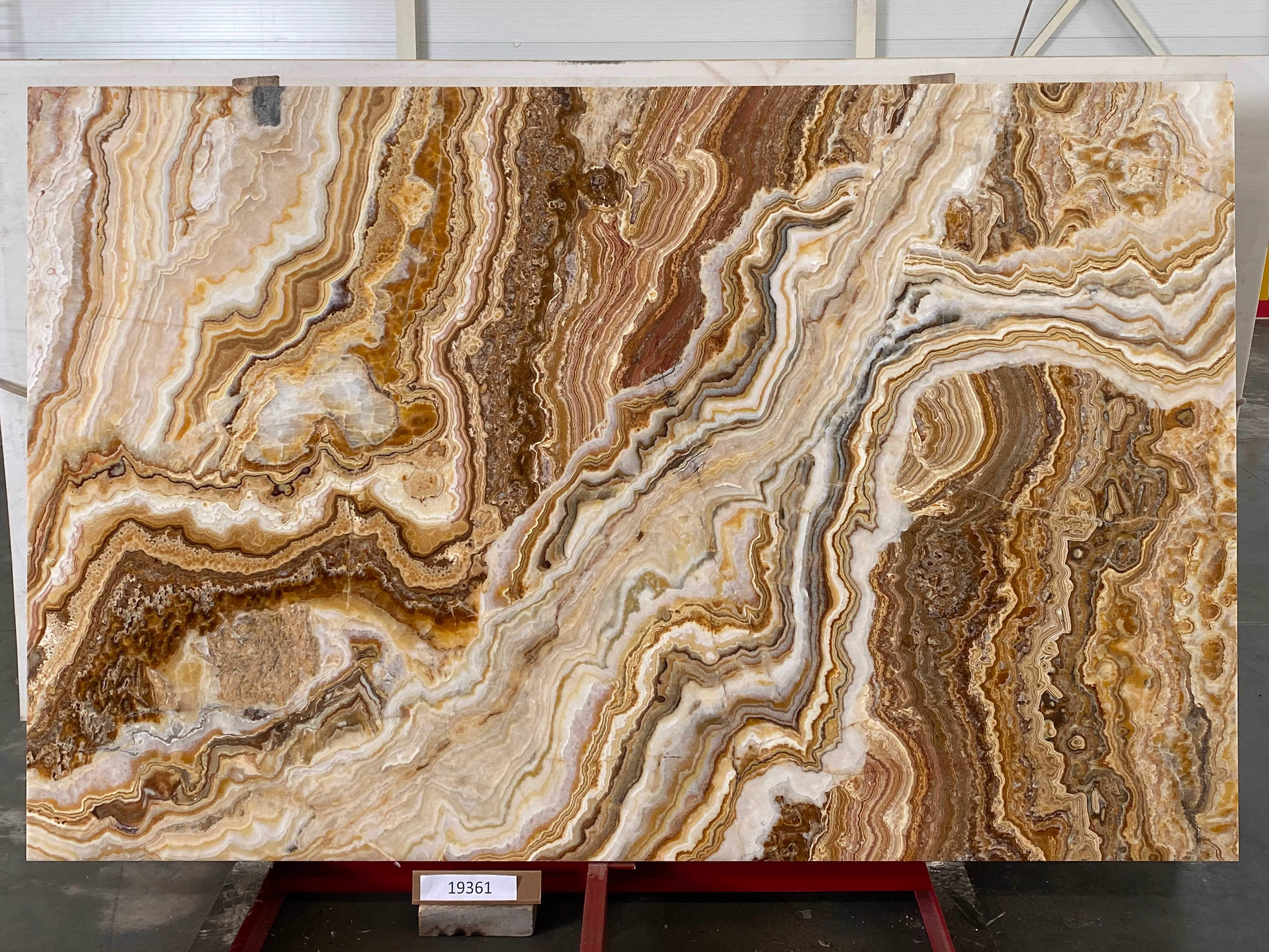 Слэб из оникса ONICE ROMANTIC BROWN полированный 2630x1680x20 мм, код 19361