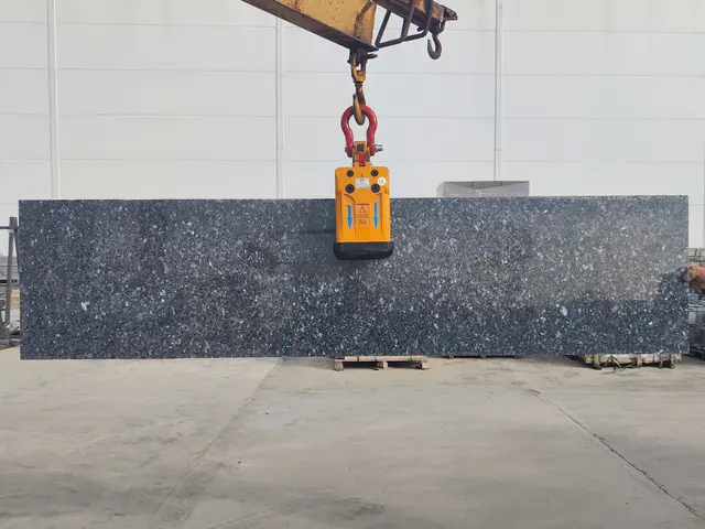 Полоса из лабрадорита BLUE PEARL полированный 2400x560x30 мм, код 29016