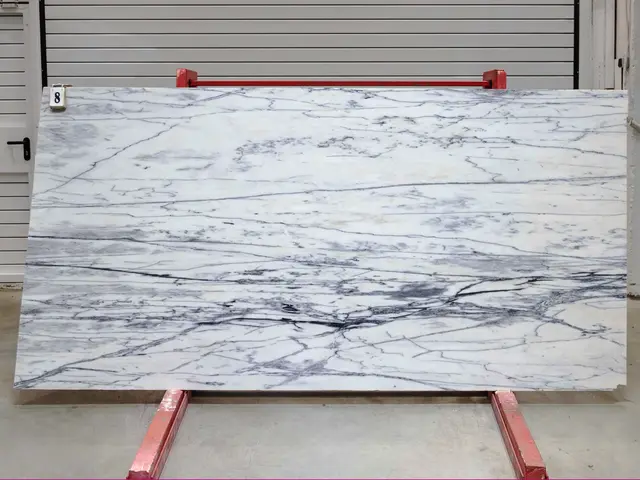 Слэб из мрамора CALACATTA OPTIMA полированный 2650x1300x20 мм, код 28126