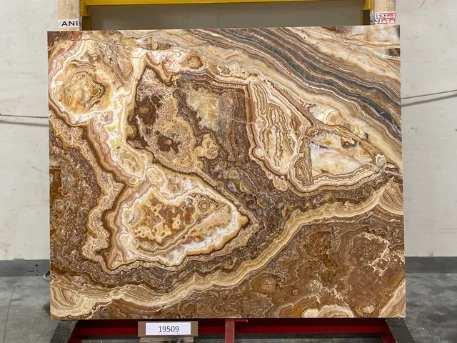 Слэб из оникса ONICE TIGER полированный 1650x1270x20 мм, код 19509