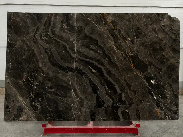 Слэб из мрамора SAINT PELAGIA полированный 3010x1860x20 мм, код 24493