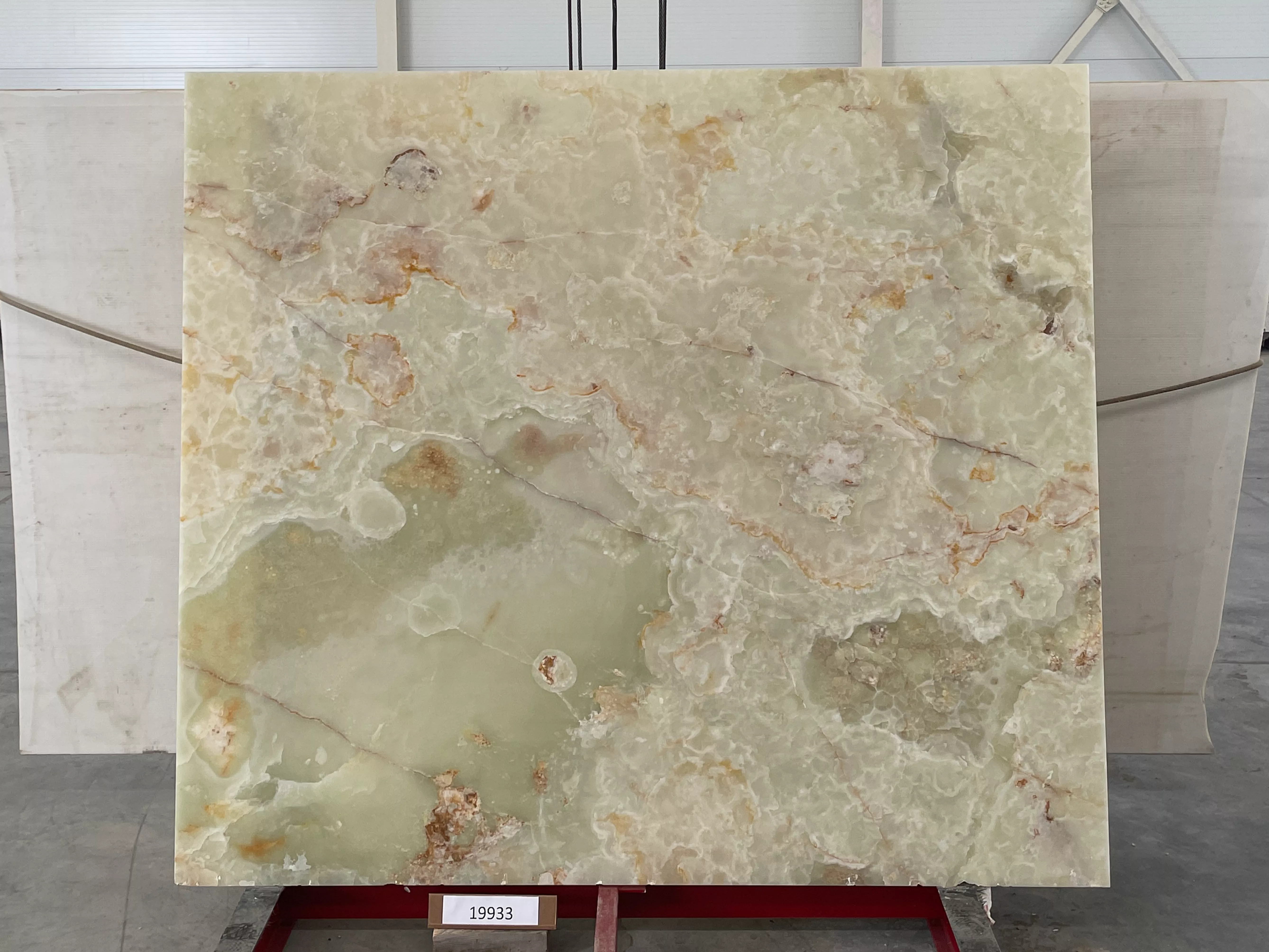 Слэб из оникса VERDE полированный 2040x1800x20 мм, код 19933