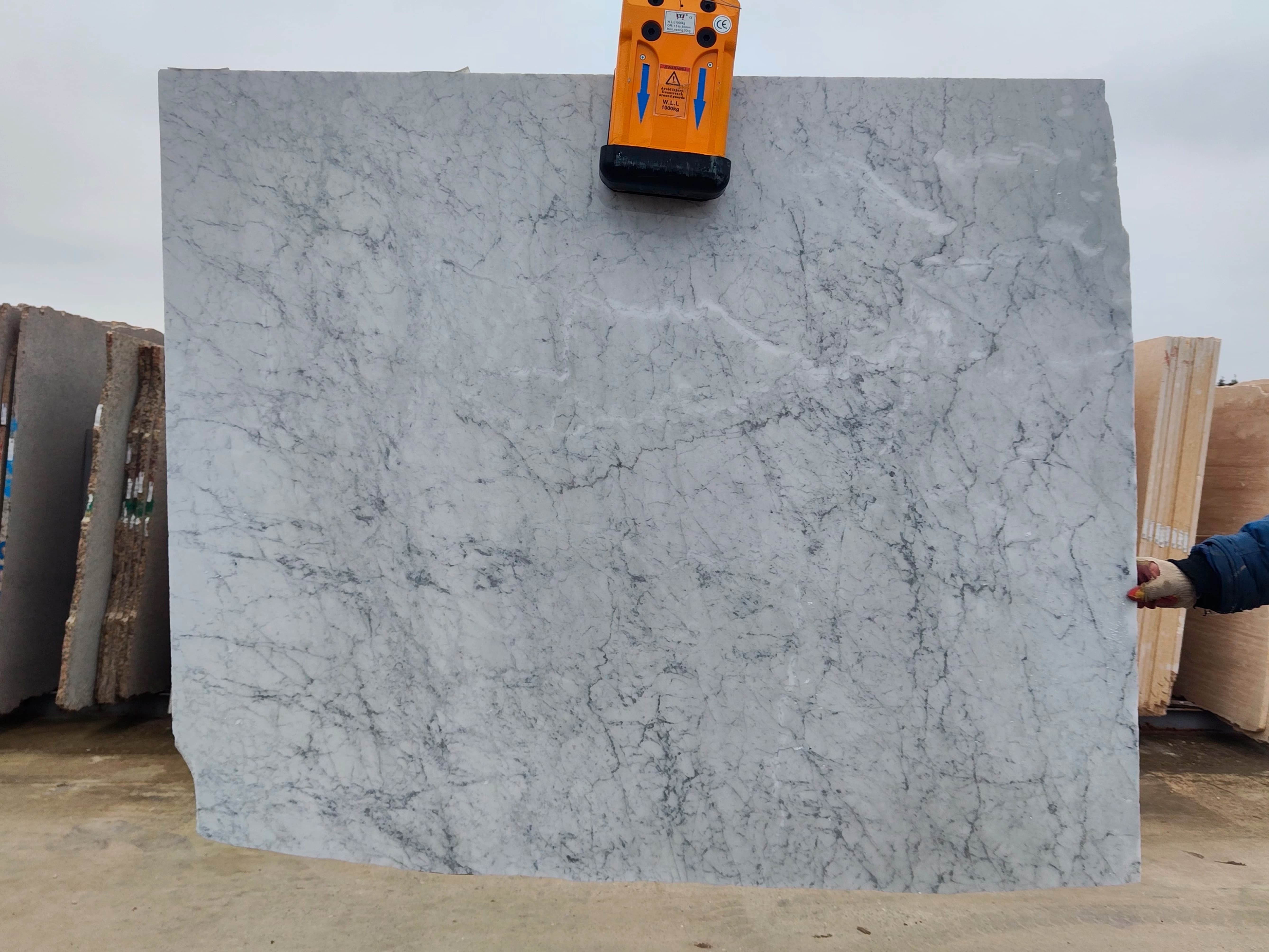 Слэб из мрамора BIANCO CARRARA полированный 1600x1260x20 мм, код 26505