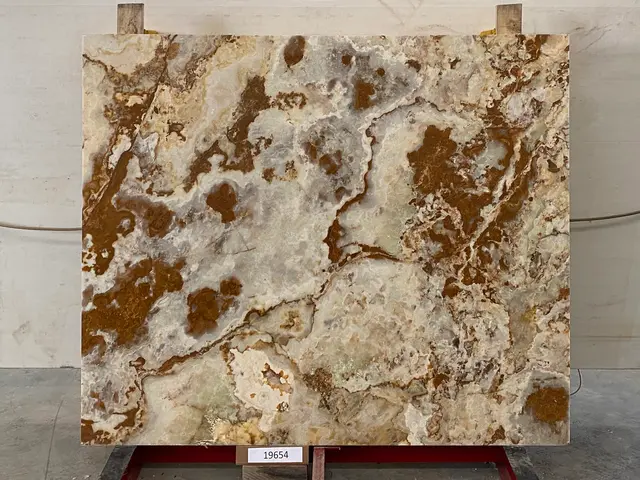 Слэб из оникса VERDE полированный 1900x1600x20 мм, код 19654