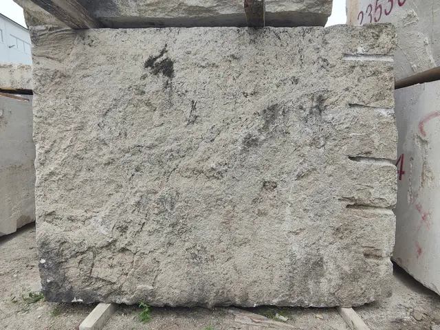 Травертин Блок из травертина CLASSIC LIGHT 2050x1150x1550 мм, код 23960