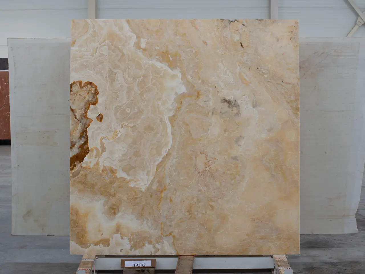 Слэб из оникса ONYX TERRACOTA полированный 1840x1900x20 мм, код 19332