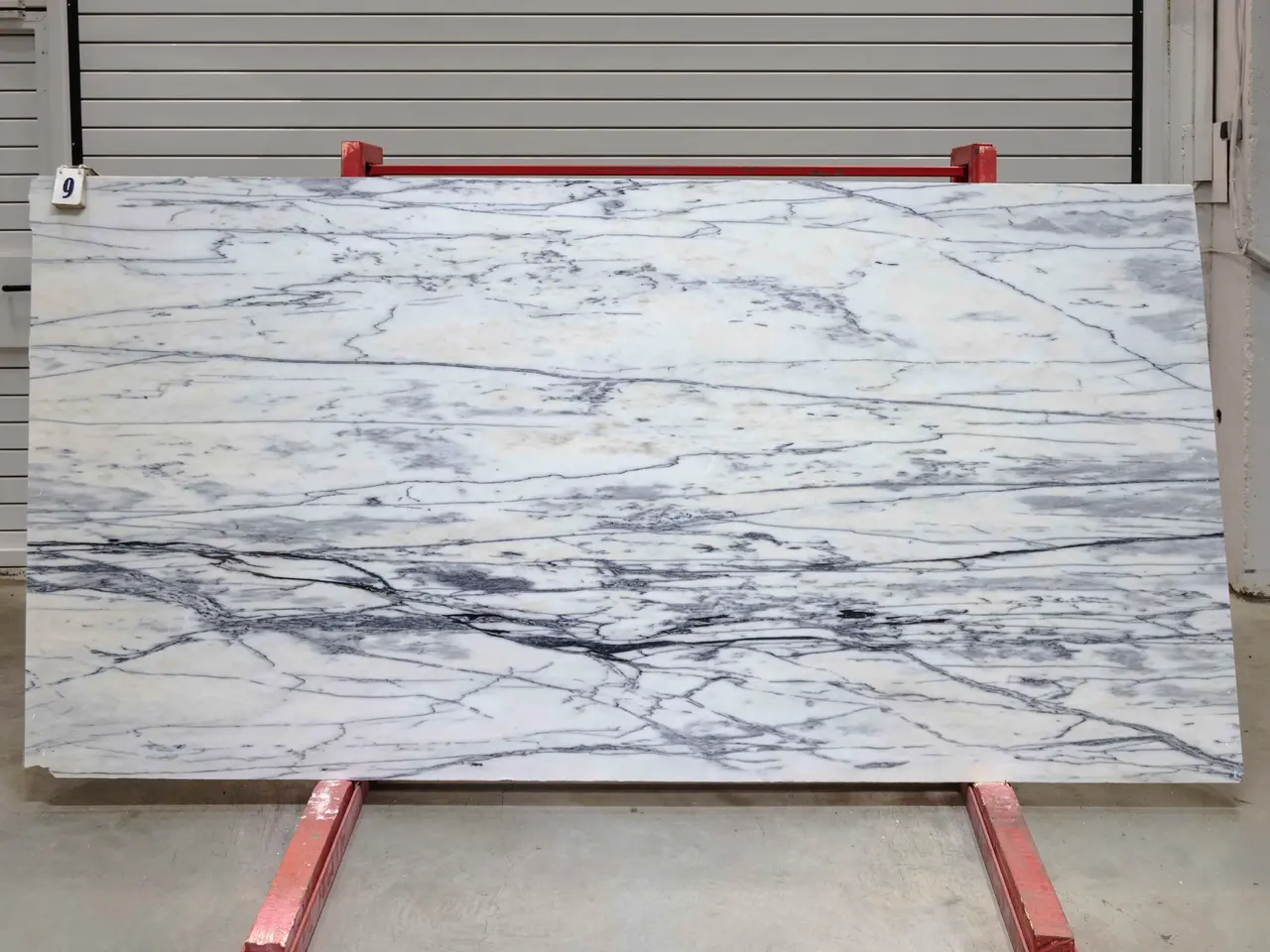 Слэб из мрамора CALACATTA OPTIMA полированный 2650x1300x20 мм, код 28127