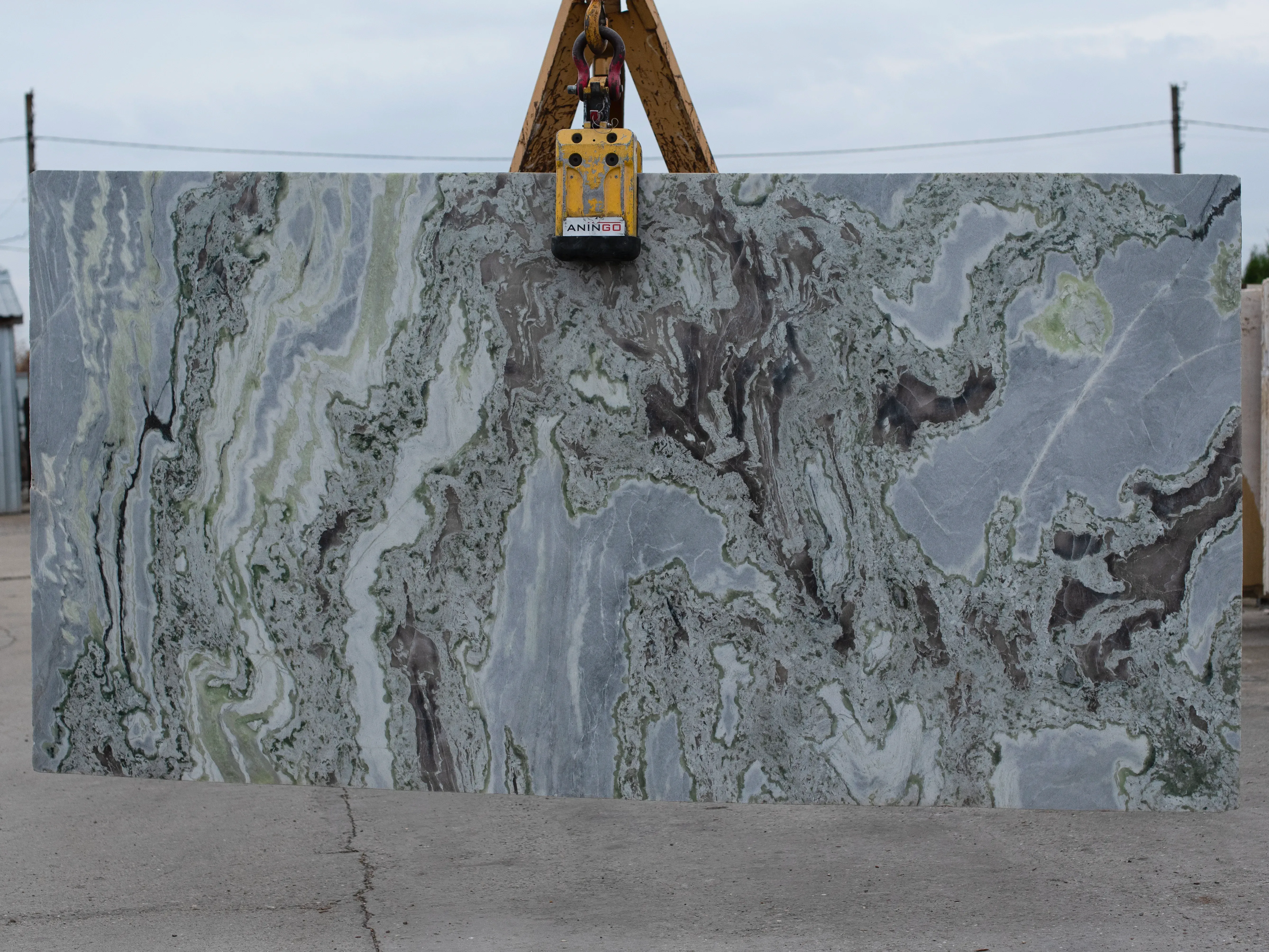 Слэб из оникса HIMALAYAN GREEN полированный 3000x1460x20 мм, код 18929