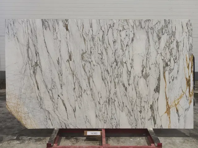 Слэб из мрамора STATUARIO полированный 2780x1760x20 мм, код 16383