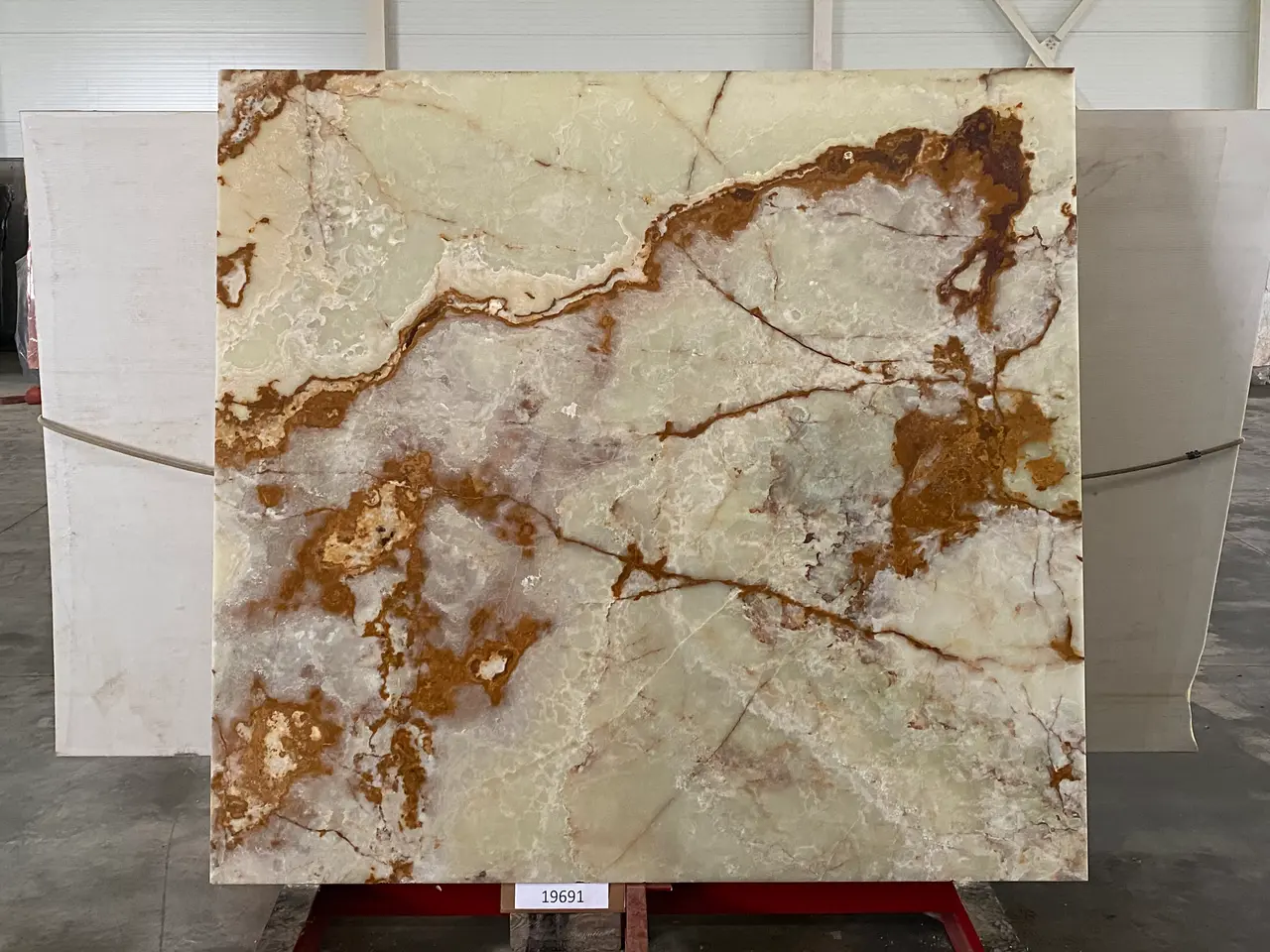 Слэб из оникса VERDE полированный 1970x1850x20 мм, код 19691