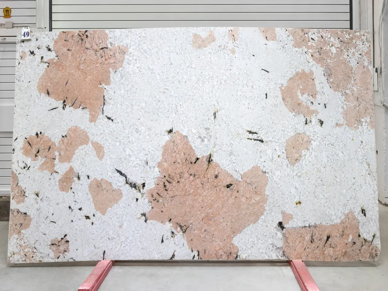 Слэб из гранита ALASKA PINK полированный 2850x1800x20 мм, код 26002