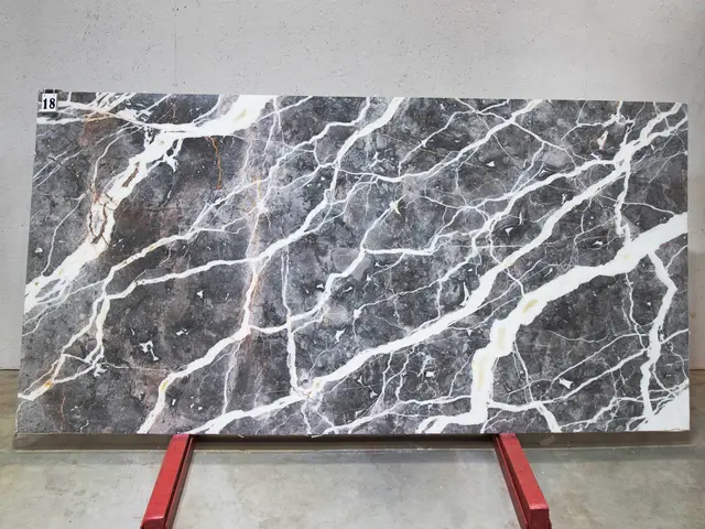 Слэб из мрамора SKYFALL полированный 3030x1500x20 мм, код 28298