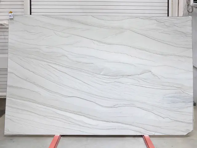 Слэб из кварцита CHANTILLY полированный 3100x2000x20 мм, код 26972