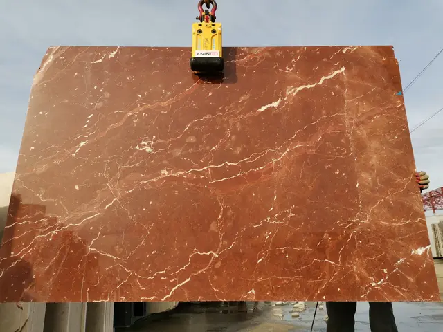 Слэб из мрамора ROSSO ALICANTE полированный 2200x1520x20 мм, код 13535