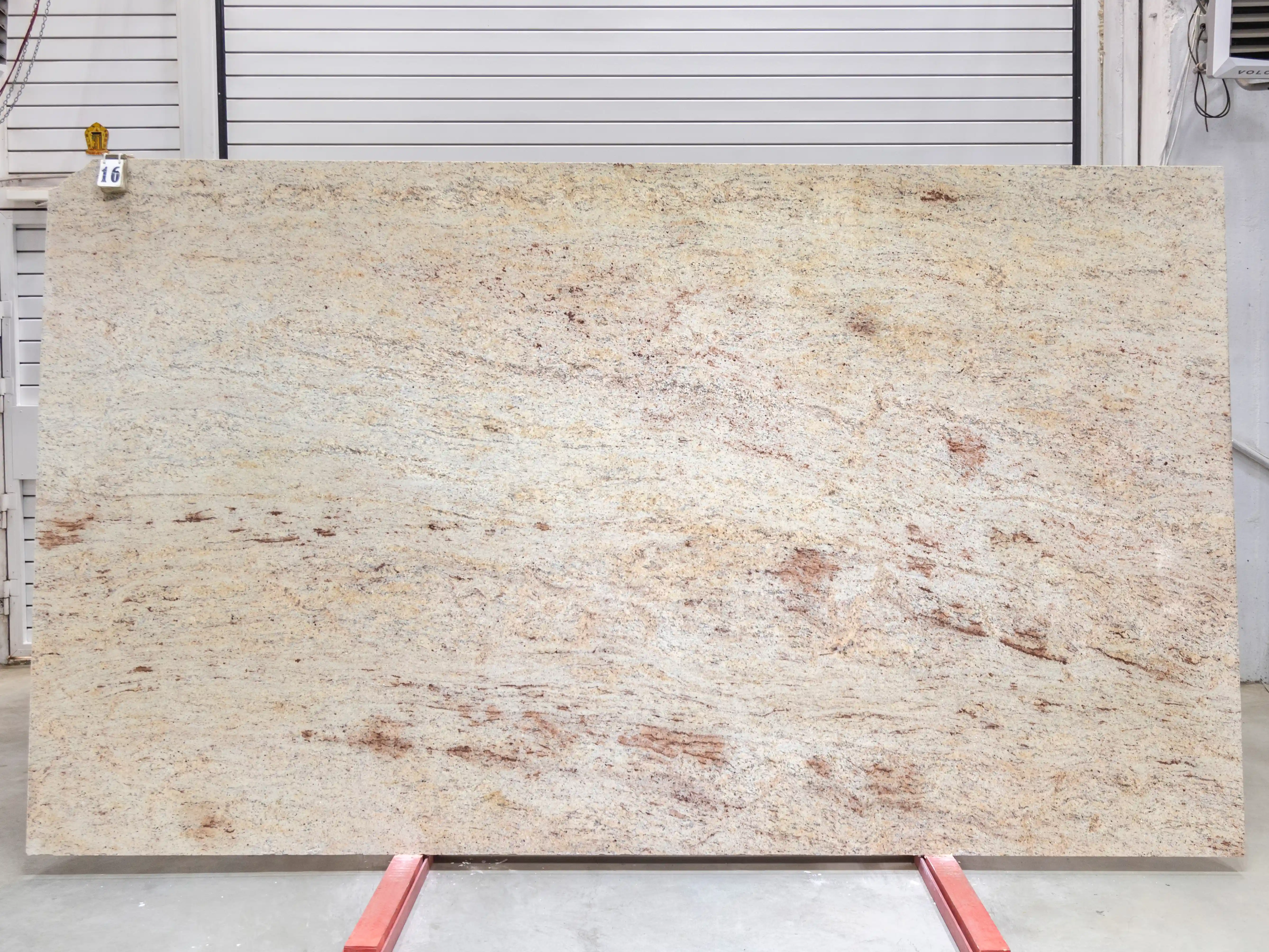Слэб из гранита IVORY BROWN полированный 3400x1950x30 мм, код 25791