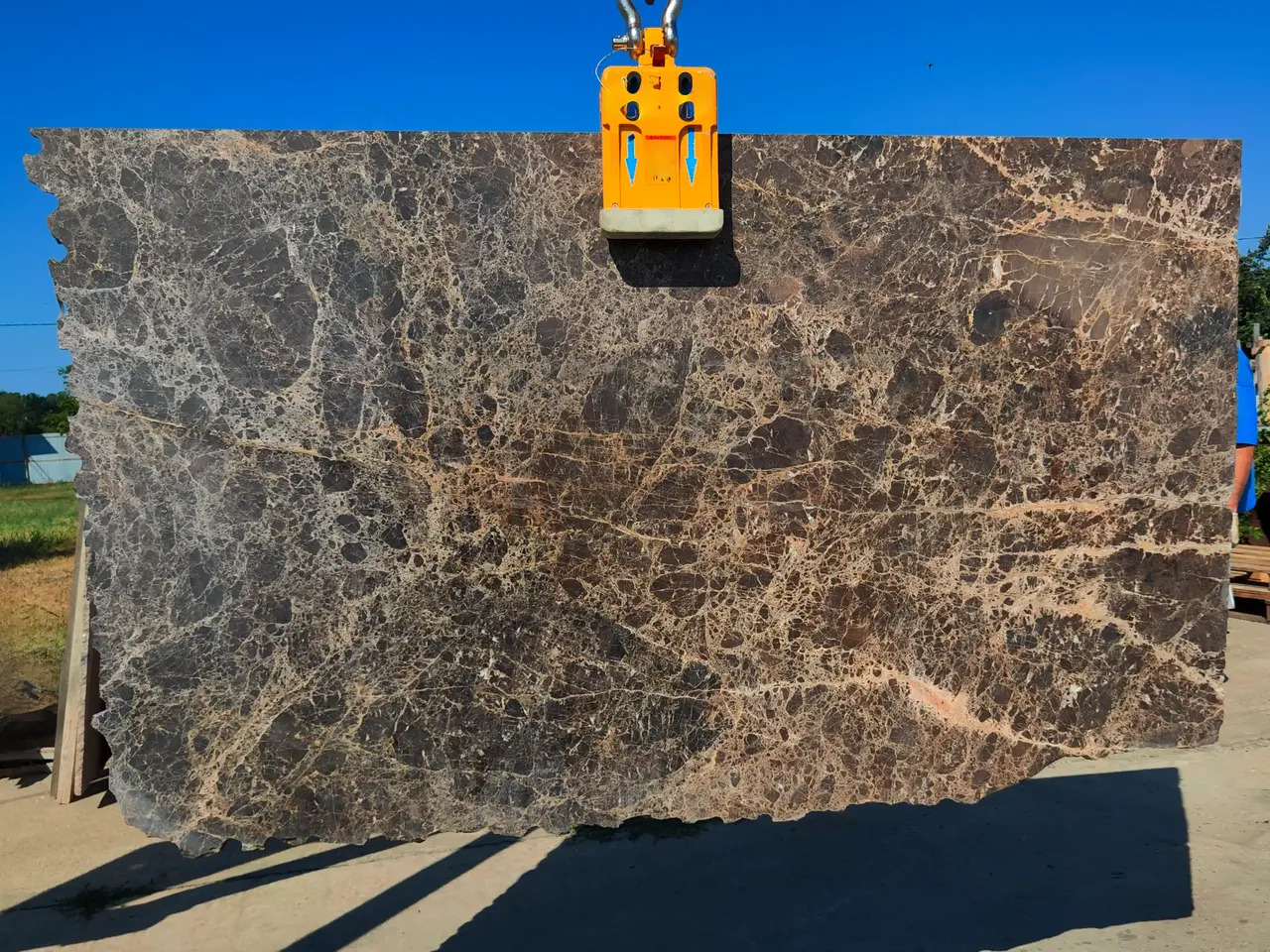 Слэб из мрамора EMPERADOR DARK полированный 2060x1800x30 мм, код 28520