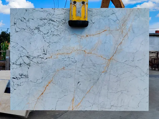 Слэб из мрамора STATUARIO полированный 1530x1130x20 мм, код 25030