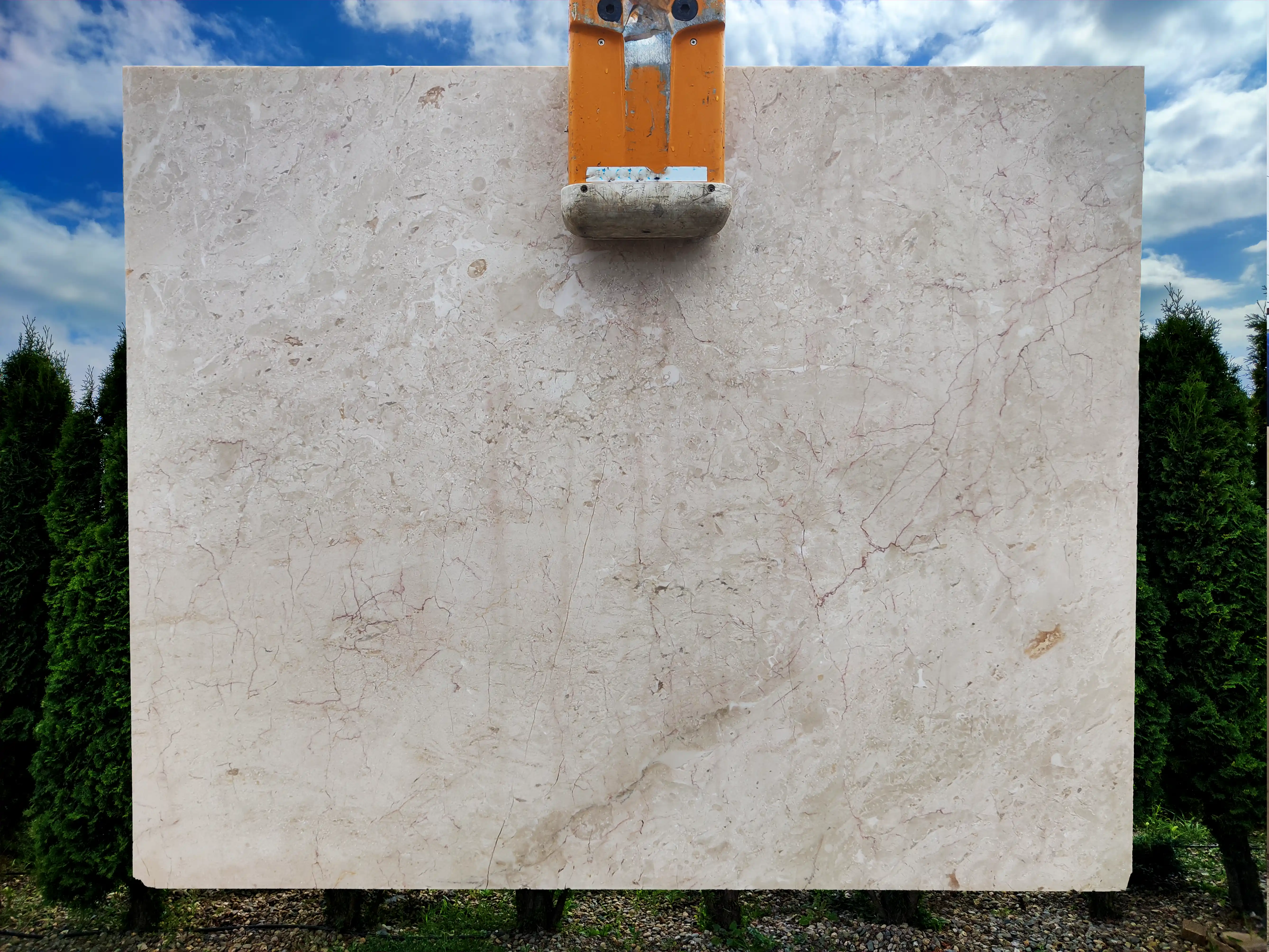 Слэб из мрамора CREMA NOVA полированный 1100x1350x20 мм, код 29231